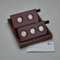2015 Longest Reigning Monarch &ndash; Effigy Set.