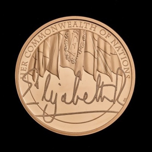 The Queen's Reign The Commonwealth 2022 &pound;5 Gold Proof Trial Piece